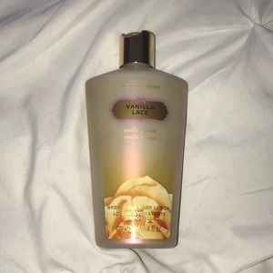 Victoria secret vanilla lace hydrating body lotion